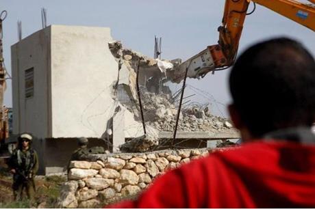 الاحتلال يخطر بهدم منزل ومنشأتين زراعيتين في الخضر جنوب بيت لحم