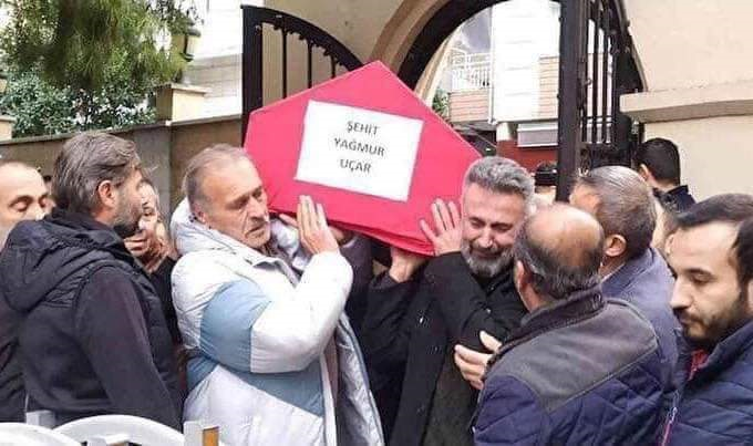 احد نجوم مسلسل " ارطغرل " يفجع بوفاة طفلته .. صور مؤثرة من الجنازة