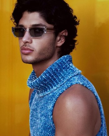 صور لنجل الفنان راغب علامة تتصدر غلاف مجلة عالمية .. شاهد