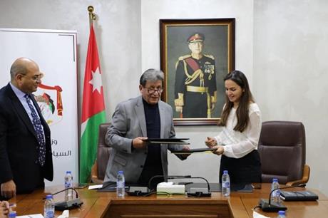 مذكرة تعاون بين الشؤون السياسية والبرلمانية والبحث عن أرضية مشتركة