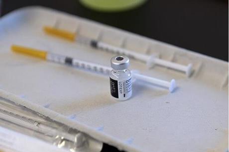 دولة أوروبية توصي بتطعيم الرضع ضد كورونا في حالات معينة