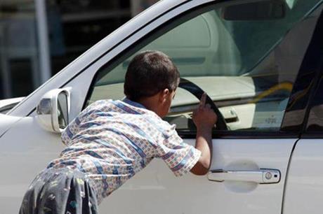 تمكين يوصي بإعادة تأهيل الأطفال المتسولين بمناسبة اليوم العالمي للطفل