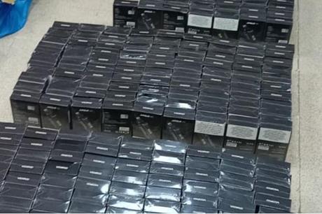 الجمارك : ضبط محاولة تهريب سجائر إلكترونية ونكهات جوس