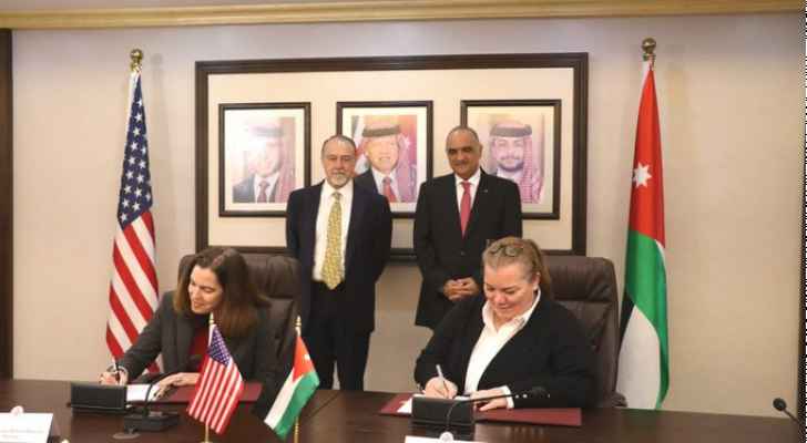 صورة حول : الخصاونة يحضر توقيع اتفاقية المنحة الأمريكية السنوية لدعم الموازنة الخصاونة يحضر توقيع اتفاقية المنحة الأمريكية السنوية لدعم الموازنة