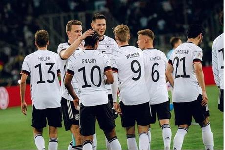 صورة حول : لاعبو ألمانيا يطلبون مساعدة إسبانيا بشكل صريح لاعبو ألمانيا يطلبون مساعدة إسبانيا بشكل صريح