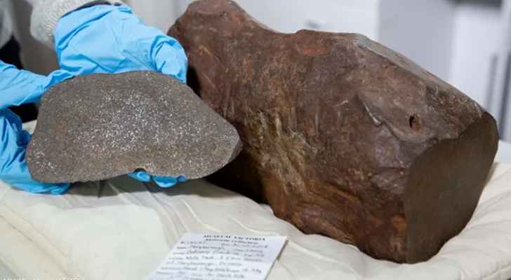 أستراليا.. اعتقدها صخرة فكانت المفاجأة