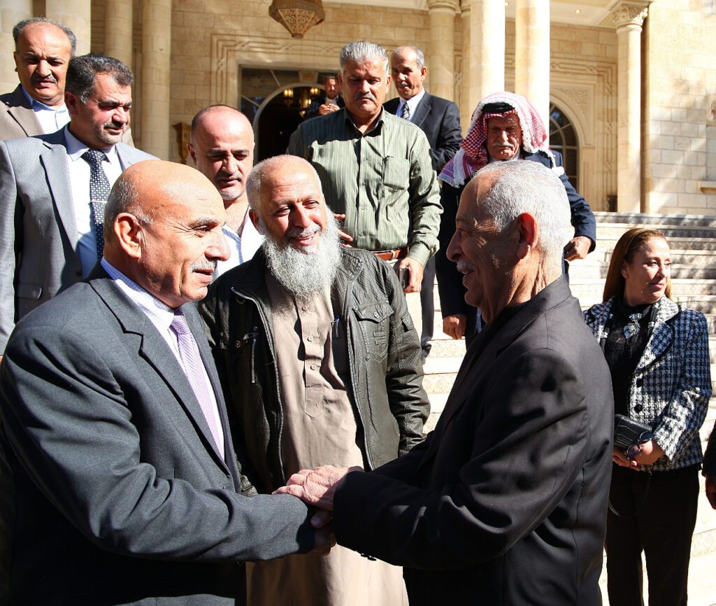 العيسوي يلتقي مجموعة من وجهاء غرب اربد ..صور