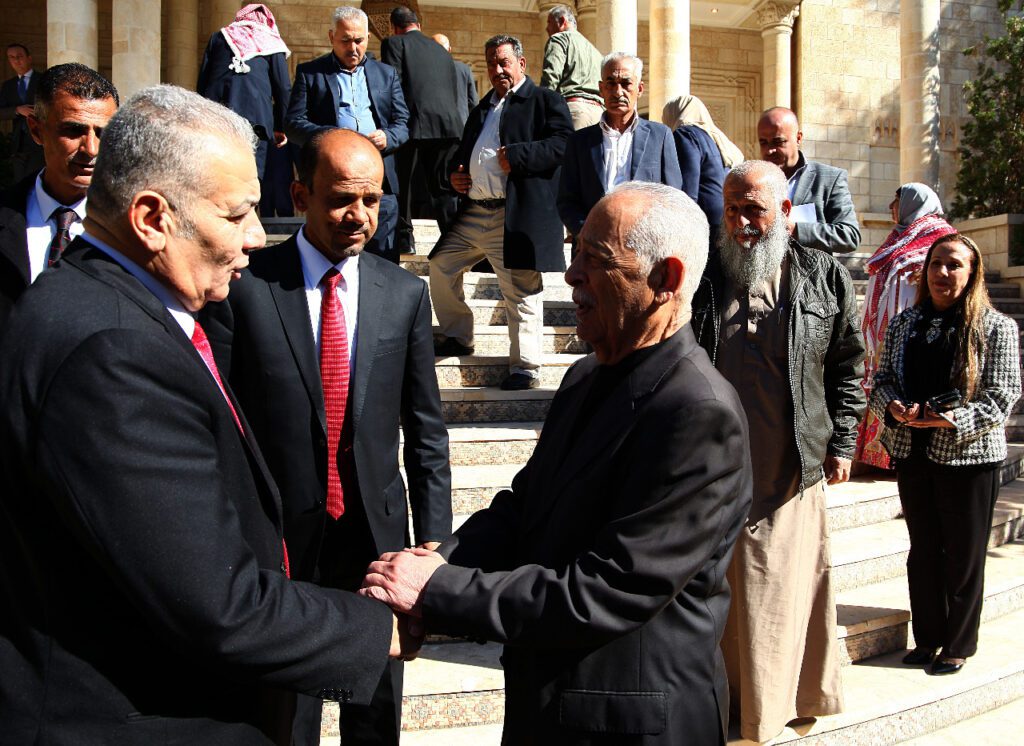 العيسوي يلتقي مجموعة من وجهاء غرب اربد ..صور