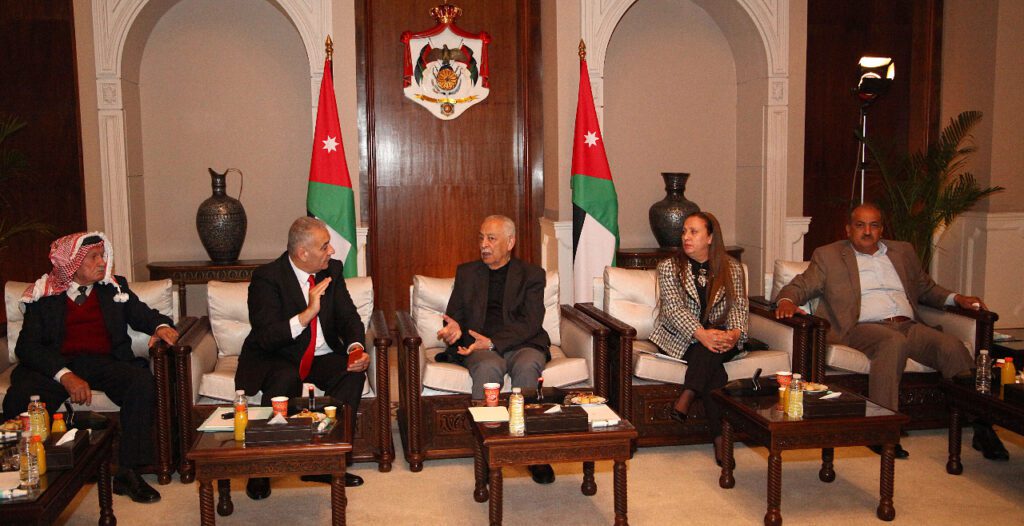 العيسوي يلتقي مجموعة من وجهاء غرب اربد ..صور