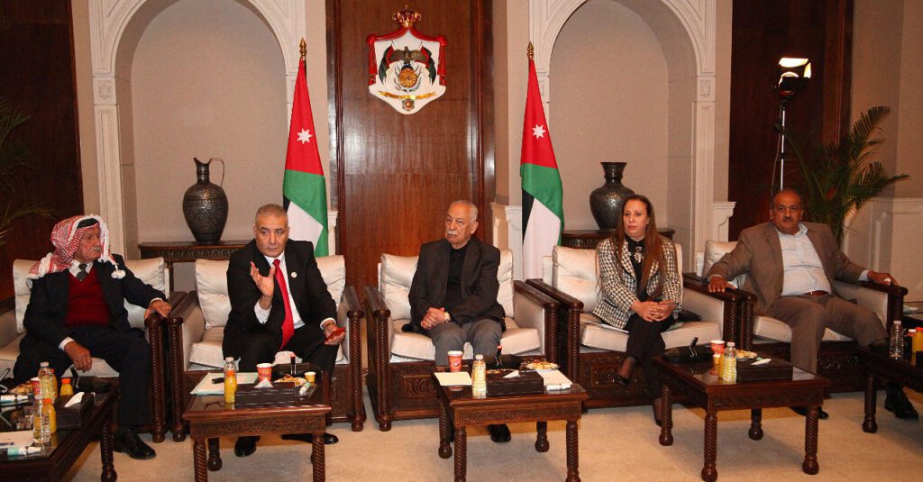 العيسوي يلتقي مجموعة من وجهاء غرب اربد ..صور