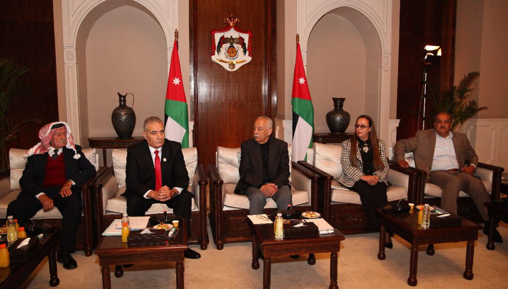 العيسوي يلتقي مجموعة من وجهاء غرب اربد ..صور