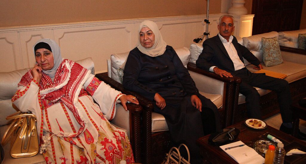 العيسوي يلتقي مجموعة من وجهاء غرب اربد ..صور