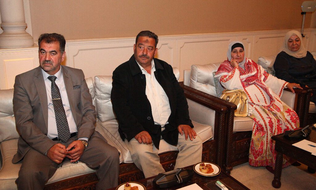 العيسوي يلتقي مجموعة من وجهاء غرب اربد ..صور