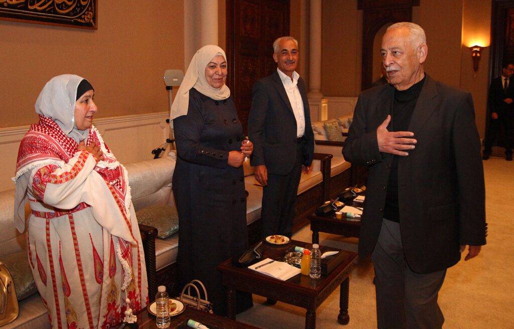 العيسوي يلتقي مجموعة من وجهاء غرب اربد ..صور