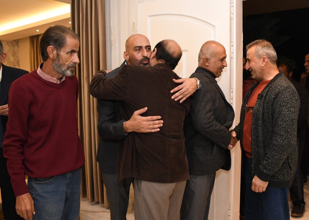 احمد الوريكات يستقبل المهنئين بفوزه بانتخابات الفيصلي… صور