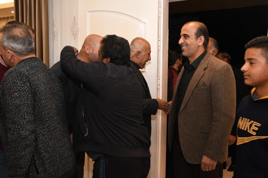 احمد الوريكات يستقبل المهنئين بفوزه بانتخابات الفيصلي… صور