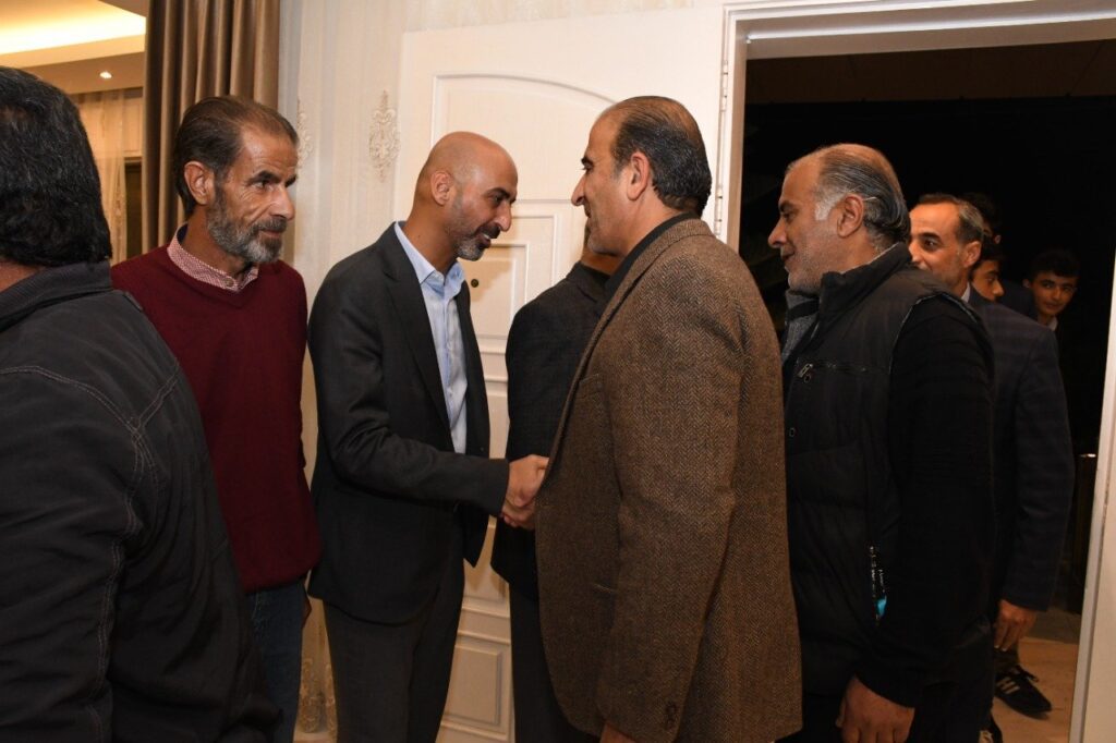 احمد الوريكات يستقبل المهنئين بفوزه بانتخابات الفيصلي… صور