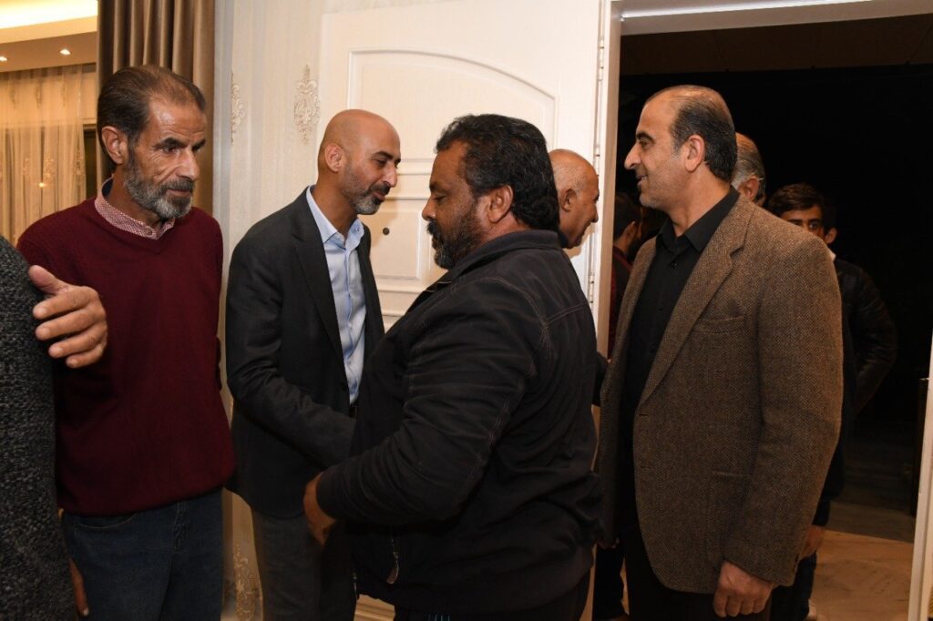 احمد الوريكات يستقبل المهنئين بفوزه بانتخابات الفيصلي… صور