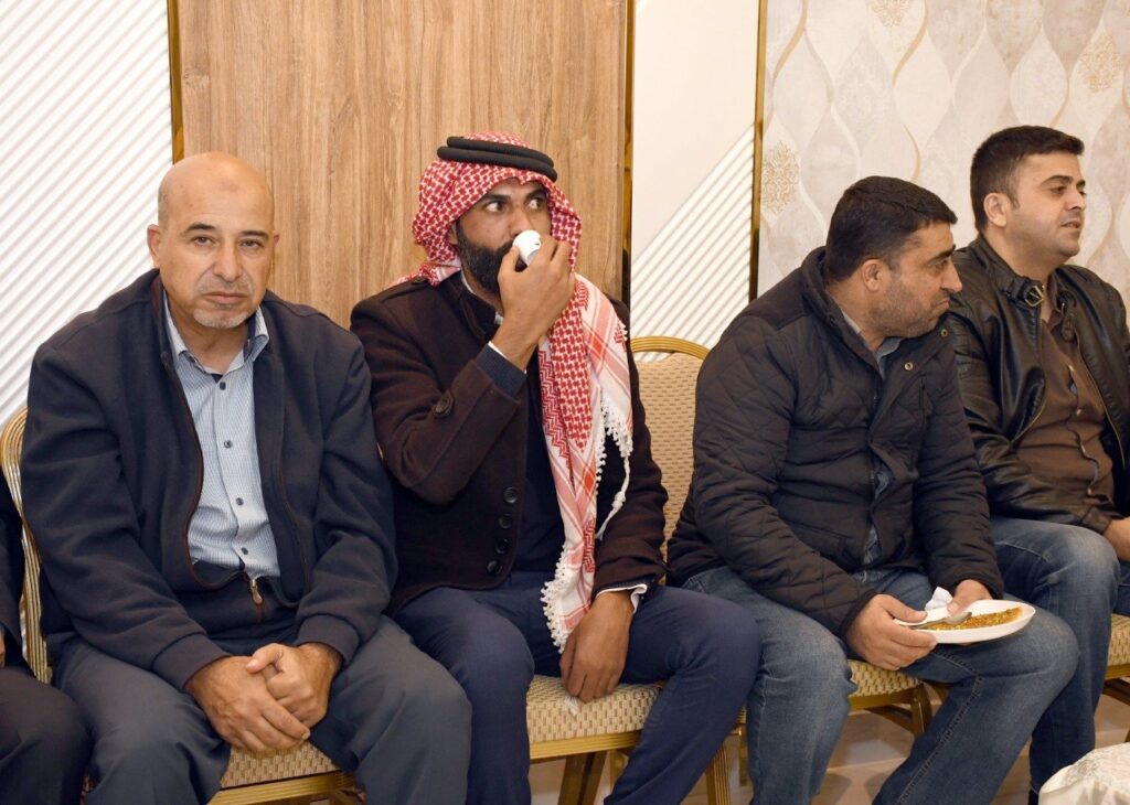 احمد الوريكات يستقبل المهنئين بفوزه بانتخابات الفيصلي… صور