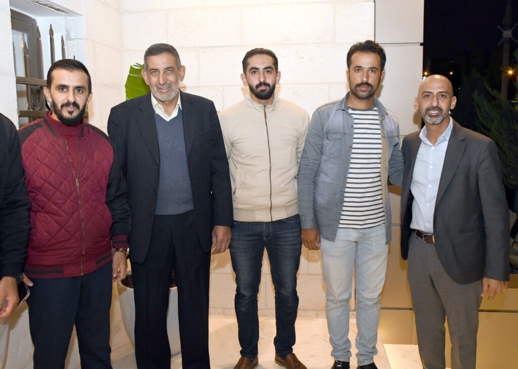 احمد الوريكات يستقبل المهنئين بفوزه بانتخابات الفيصلي… صور