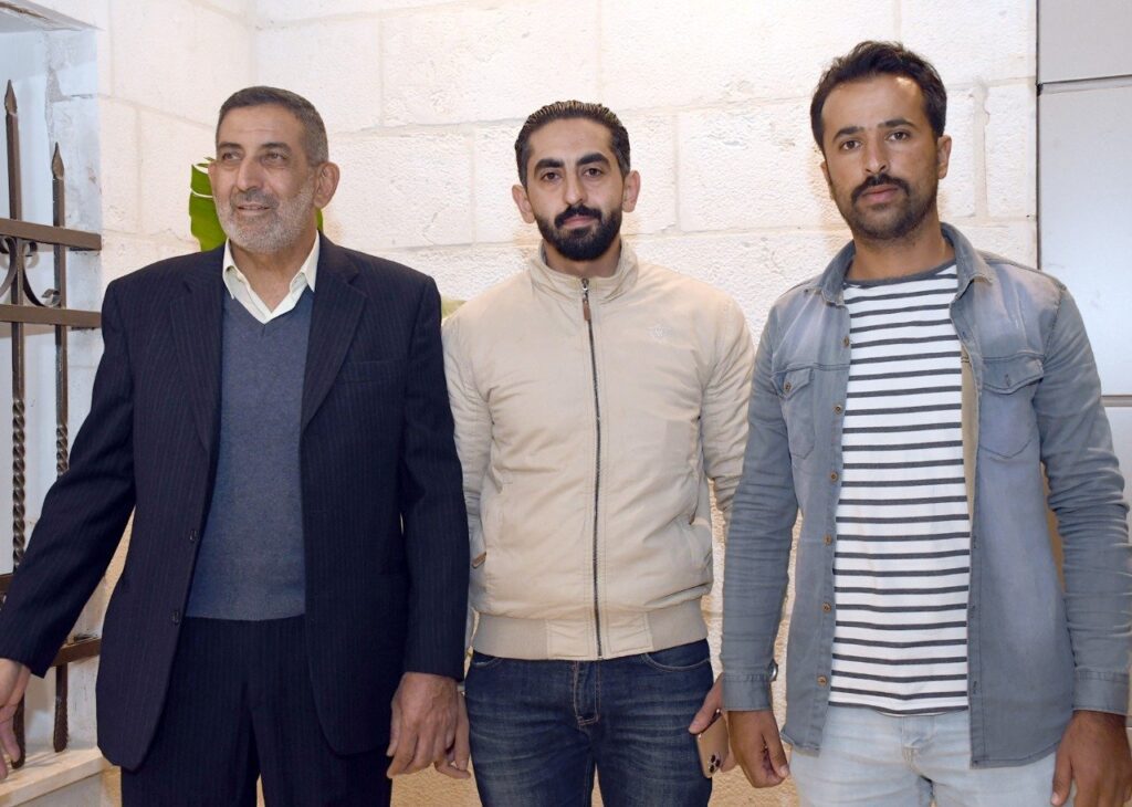 احمد الوريكات يستقبل المهنئين بفوزه بانتخابات الفيصلي… صور