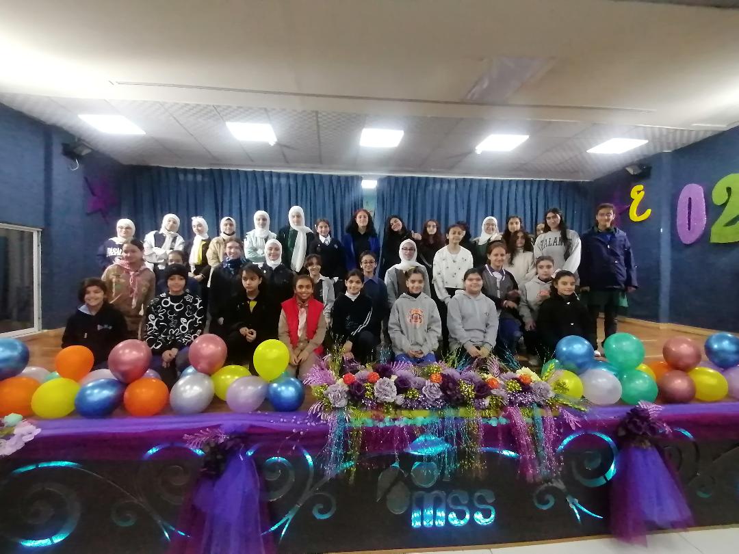 للمرة الثانية على التوالي تستضيف مدارس النظم الحديثة لجان التحكيم لمسابقة القصة القصيرة باللغة الإنجليزية في لواء الجامعة