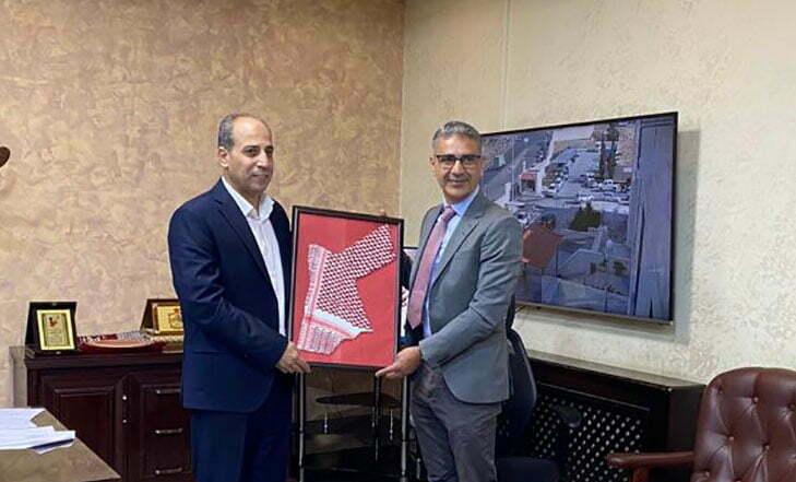 صورة حول : السفير الكندي يزور جرش ويبحث مع المحافظ سبل تعزيز التعاون المشترك السفير الكندي يزور جرش ويبحث مع المحافظ سبل تعزيز التعاون المشترك