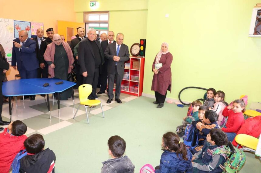 صورة حول : المحافظة يتفقد مدارس في لواء المزار الجنوبي المحافظة يتفقد مدارس في لواء المزار الجنوبي