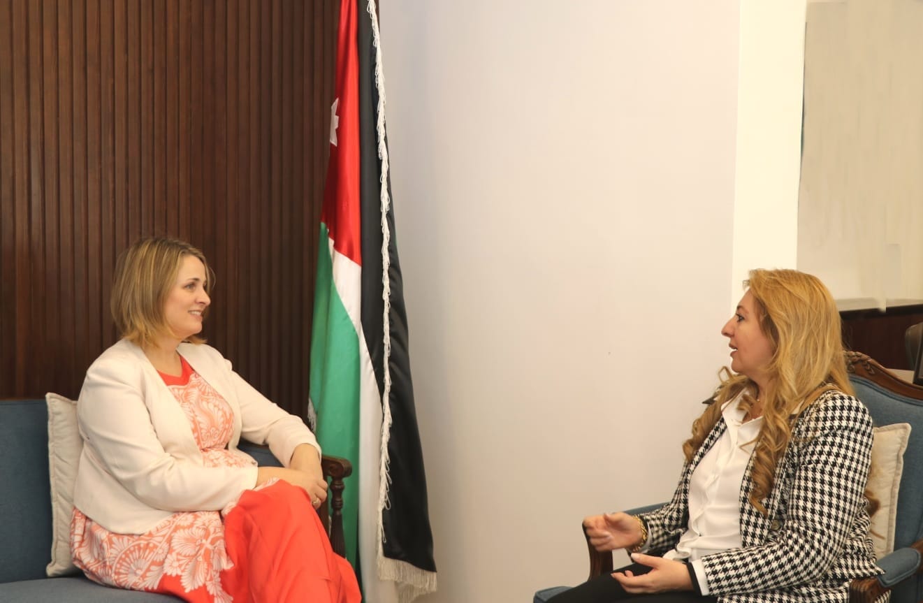 صورة حول : نمروقة تلتقي السفيرة الإيرلندية نمروقة تلتقي السفيرة الإيرلندية