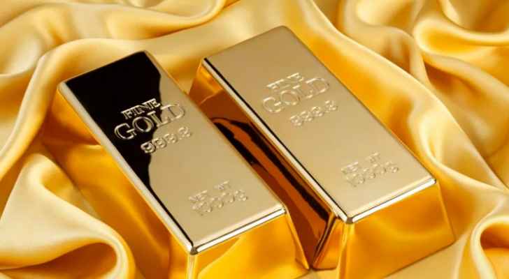 الذهب يواصل الصعود ويرتفع ١ بالمئة عالميا