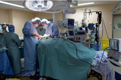 صورة حول : دودة بطول 12 سم في خد امرأة في موسكو دودة بطول 12 سم في خد امرأة في موسكو