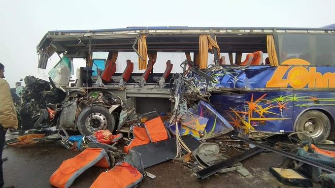 صورة حول : العراق : وفاة 7 أشخاص واصابة 30 أخرين في حادث سير مروع العراق : وفاة 7 أشخاص واصابة 30 أخرين في حادث سير مروع