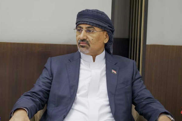 رئيس المجلس الانتقالي الجنوبي يؤكد التمسك بمطالب استعادة دولة جنوب اليمن