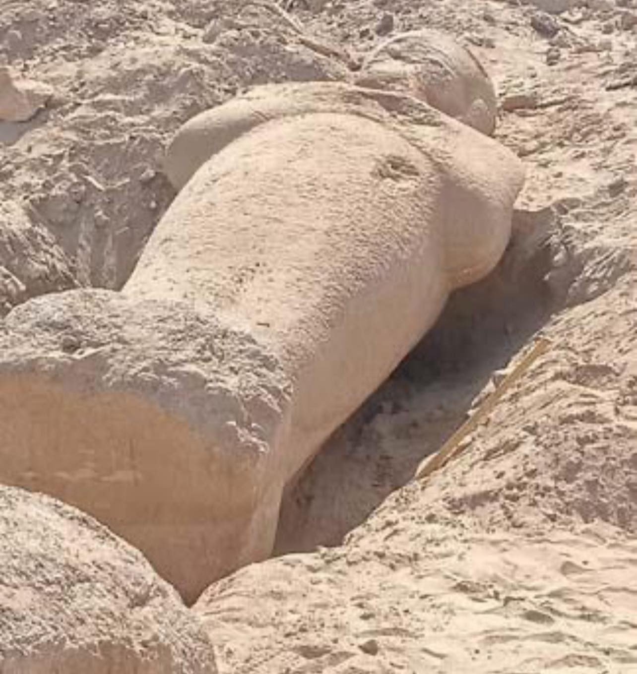 الصور الأولى لمحاولة سرقة تمثال رمسيس في مصر