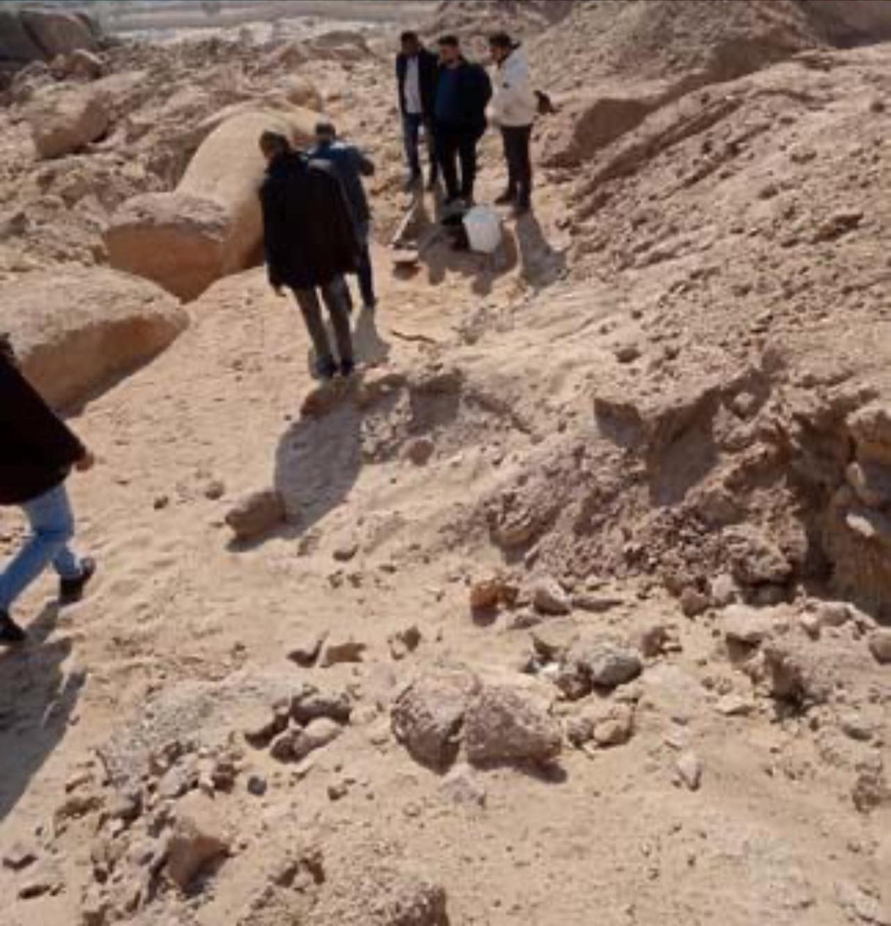 صورة حول : الصور الأولى لمحاولة سرقة تمثال رمسيس في مصر الصور الأولى لمحاولة سرقة تمثال رمسيس في مصر