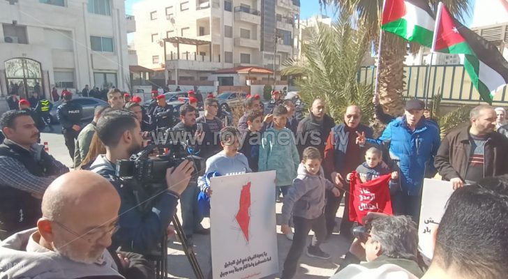 أردنيون يعتصمون رفضا لسياسات الاحتلال المتطرفة ودعما لفلسطين