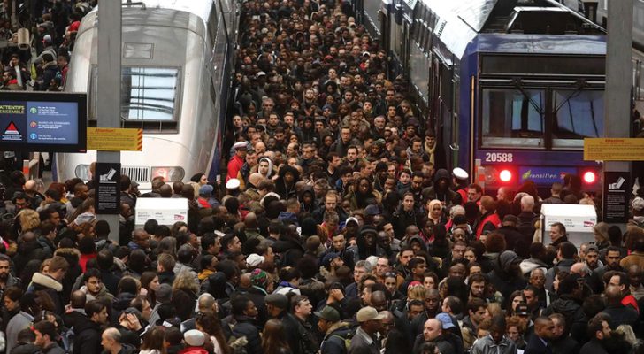 إضراب يشل قطاع النقل في فرنسا