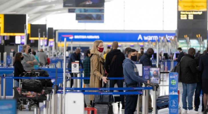 إلغاء عشرات الرحلات في مطار هيثرو بسبب الضباب والجليد