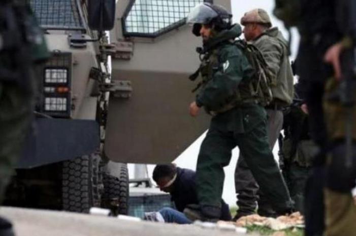 صورة حول : الاحتلال يعتقل شابين شمال طوباس عقب استدعائهما الاحتلال يعتقل شابين شمال طوباس عقب استدعائهما