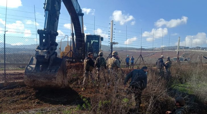 الجيش اللبناني يتخذ مواقع قتالية أمام جنود الاحتلال على الحدود