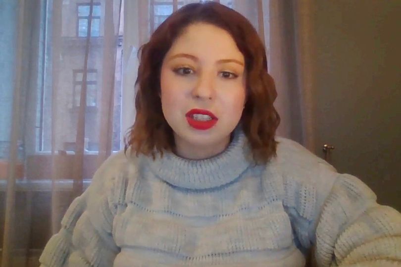 الخطوط الكويتية ترد على مزاعم تجريدها متقدمات لوظيفة مضيفة طيران من ملابسهن الداخلية!