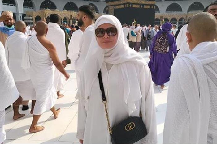 صورة حول : الهام شاهين تؤدي العمرة عن والدتها -صور الهام شاهين تؤدي العمرة عن والدتها -صور