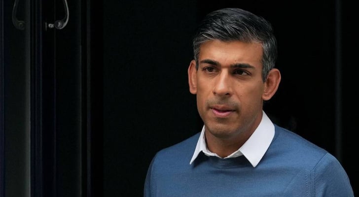 تغريم رئيس وزراء بريطانيا بسبب تصوير فيديو أثناء القيادة