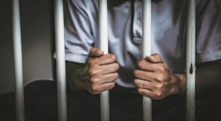 خبير قانوني: ٣٢ ألف مطلوب يسري عليهم قرار تمديد أمر الدفاع ٢٨