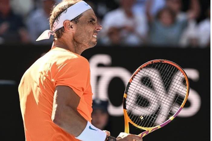 سرقة مضرب نادال في بطولة أستراليا المفتوحة للتنس (فيديو)