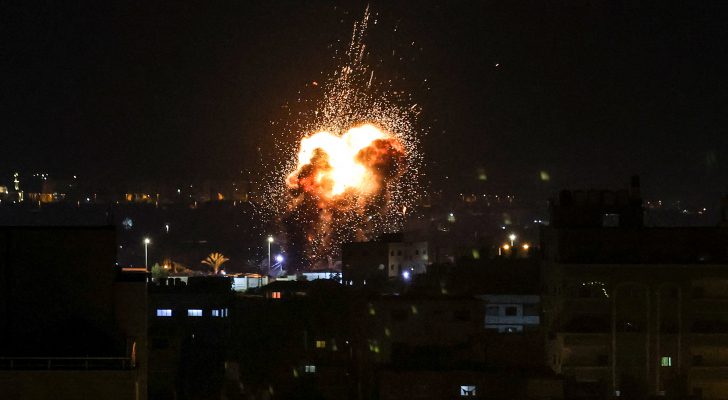 صورة حول : إسرائيل تشن غارات جوية على غزة إسرائيل تشن غارات جوية على غزة