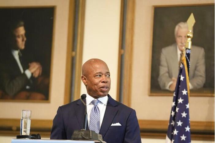 صورة حول : عمدة مدينة نيويورك يطلب تدخلا فدراليا للمساعدة في أزمة المهاجرين عمدة مدينة نيويورك يطلب تدخلا فدراليا للمساعدة في أزمة المهاجرين