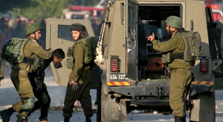 قوات الاحتلال تعتقل ١٥ فلسطينيا في الضفة الغربية