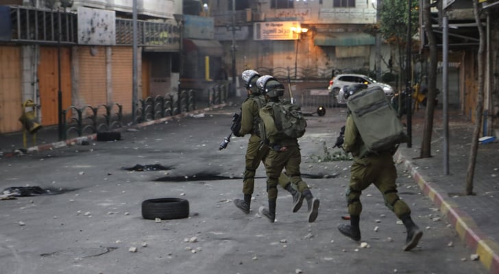 صورة حول : ٣ إصابات بالرصاص الحي خلال مواجهات مع قوات الاحتلال ببلدة قباطية ٣ إصابات بالرصاص الحي خلال مواجهات مع قوات الاحتلال ببلدة قباطية