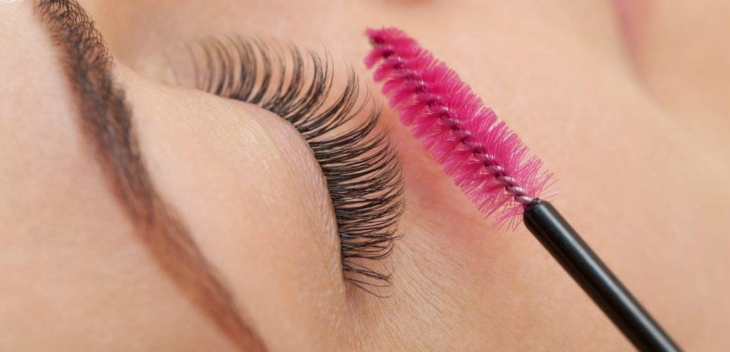 هل الفازلين يطول الرموش؟